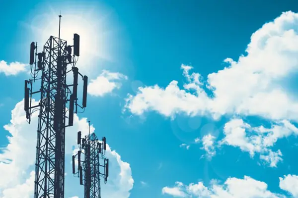 Cellular towers with antenna arrays